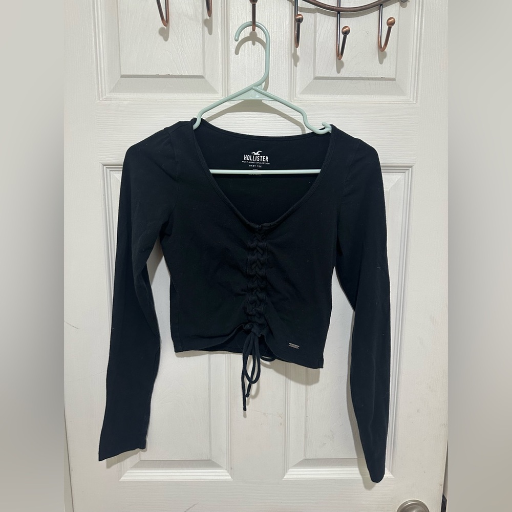 Hollister long sleeve cropped black bang tee size small with tie front